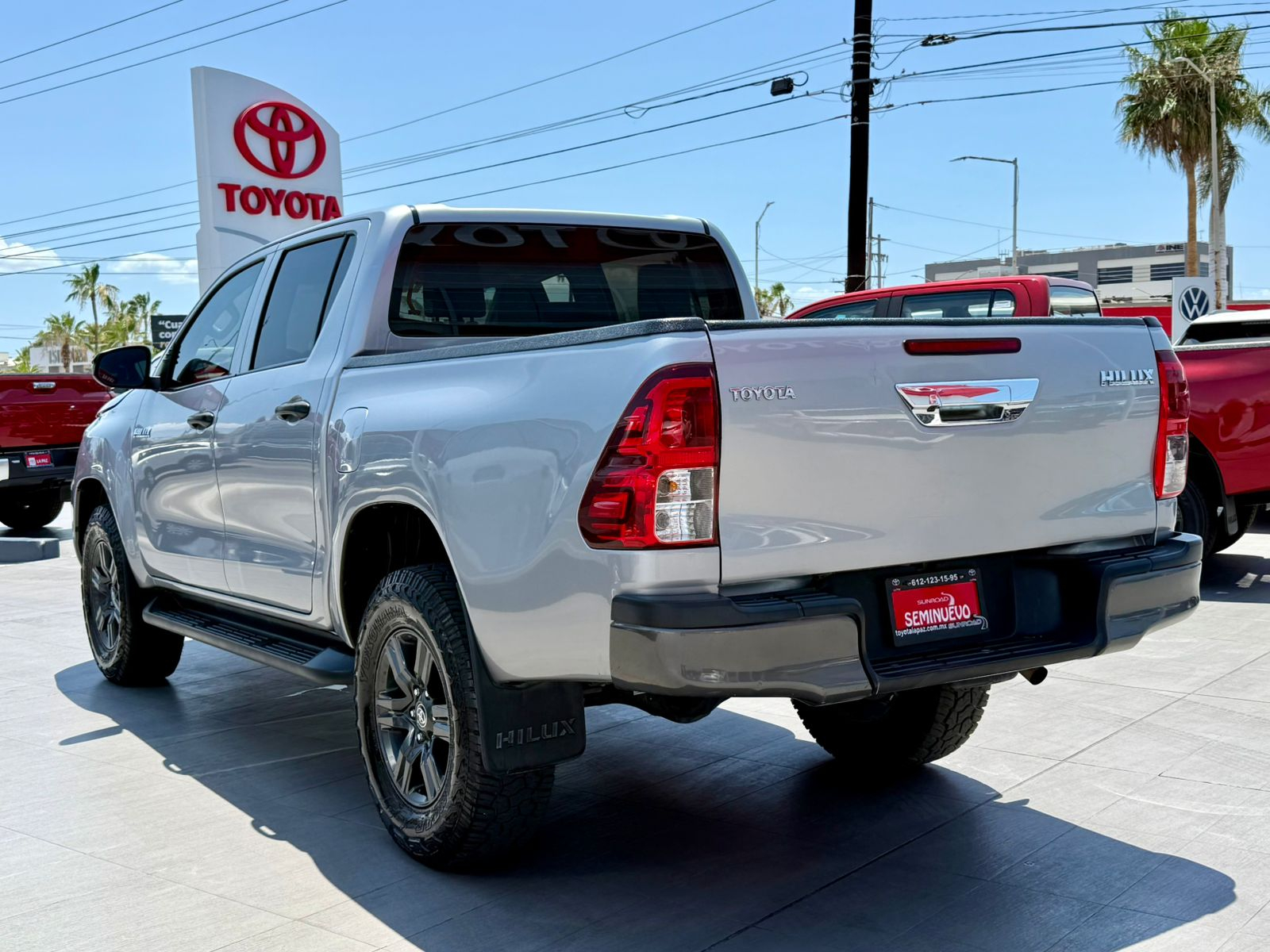 Toyota HILUX Interior 5