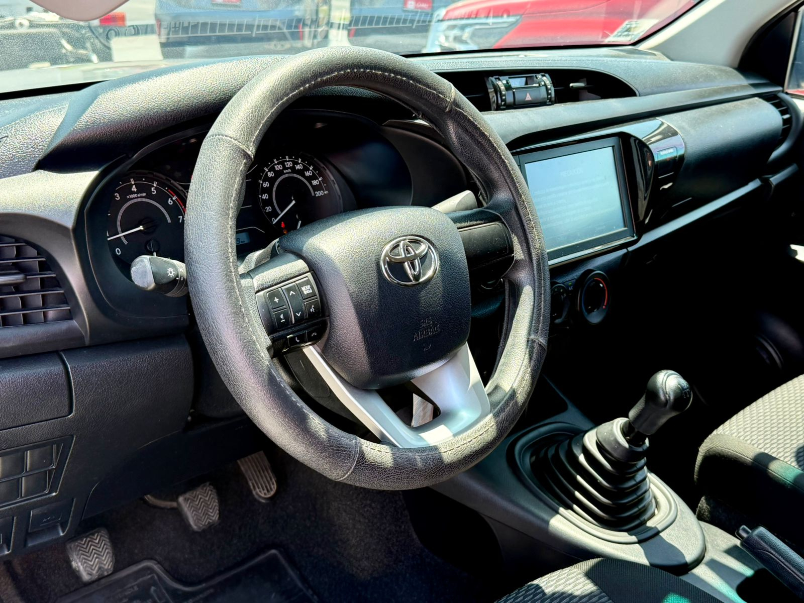Toyota HILUX Interior 10