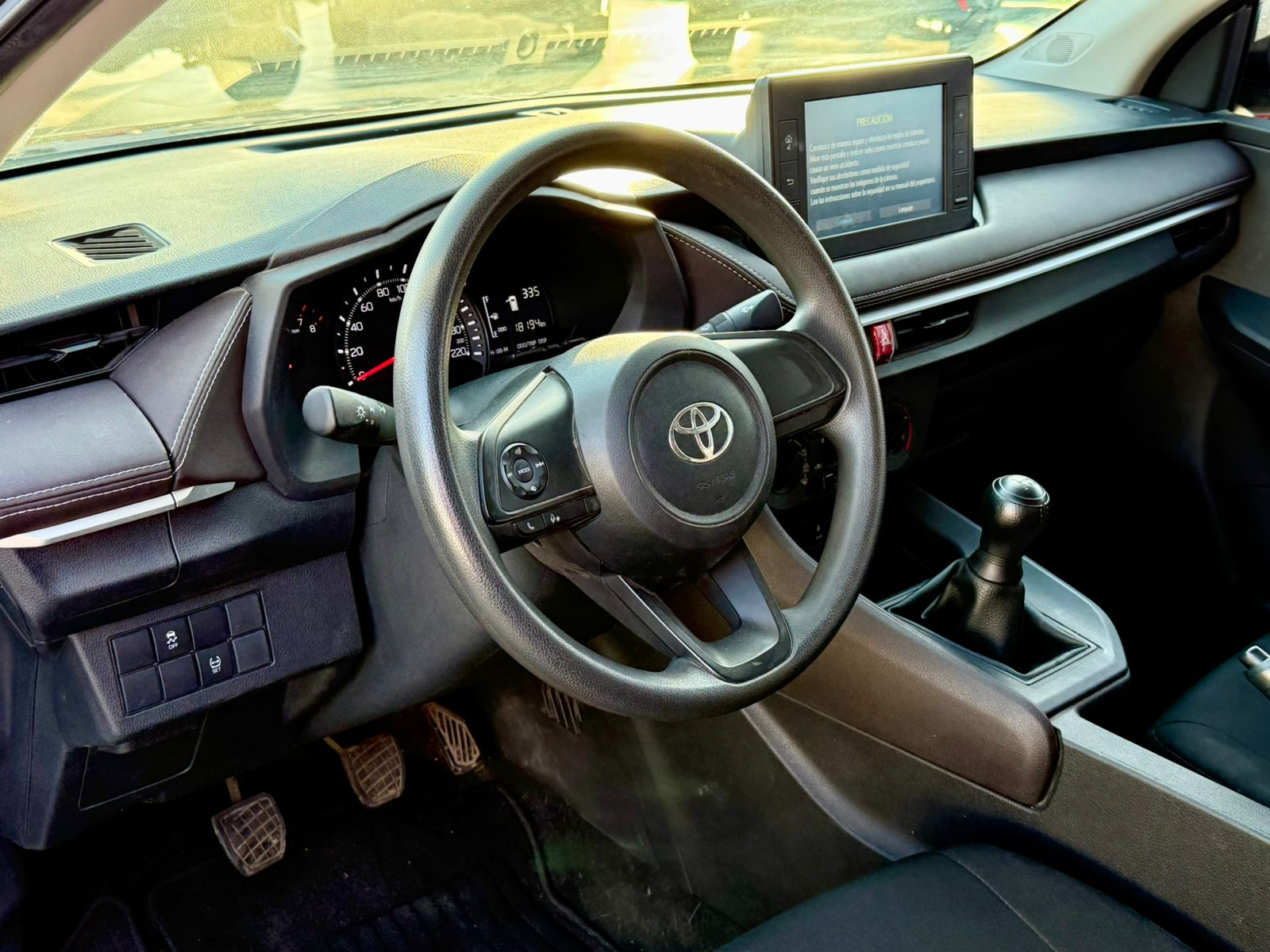 Toyota YARIS Interior 9