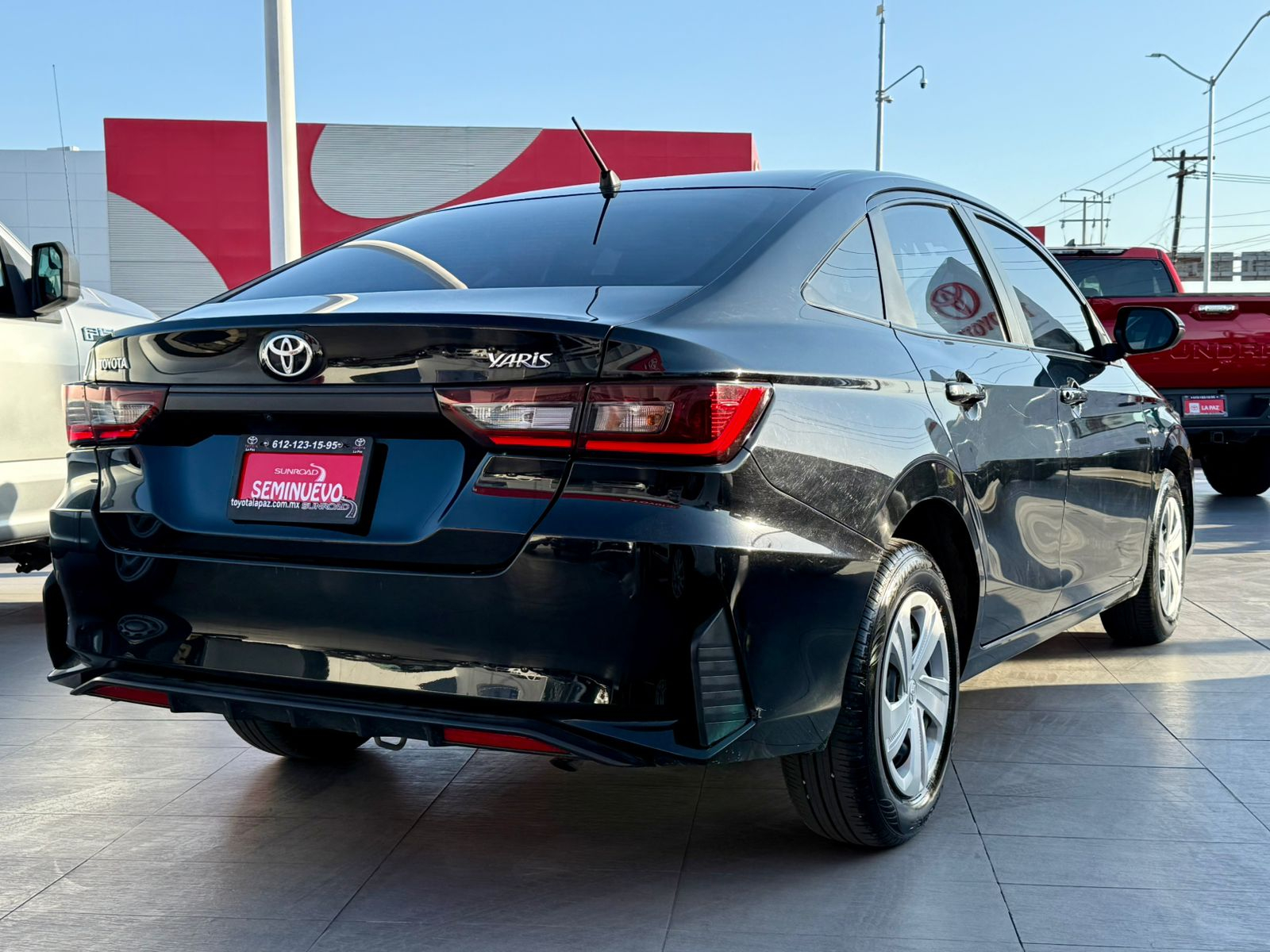 Toyota YARIS Arriba 10