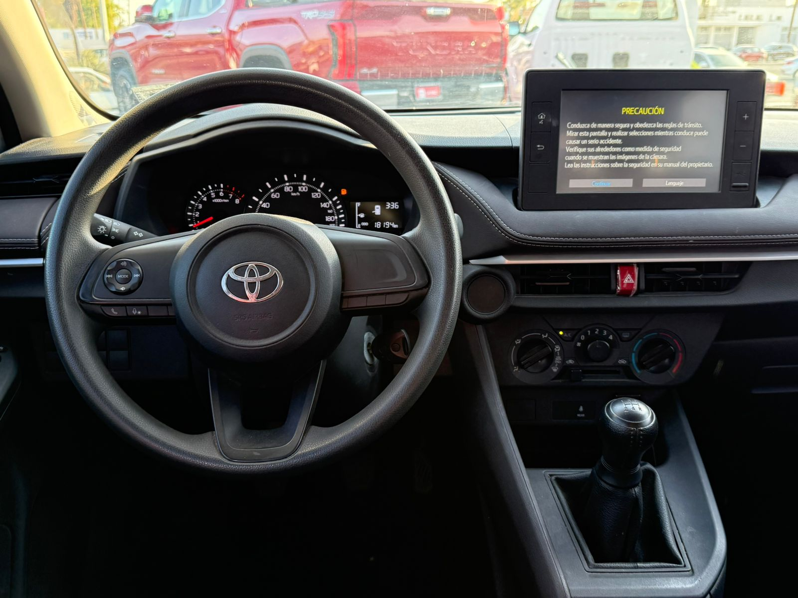 Toyota YARIS Lateral derecho 13