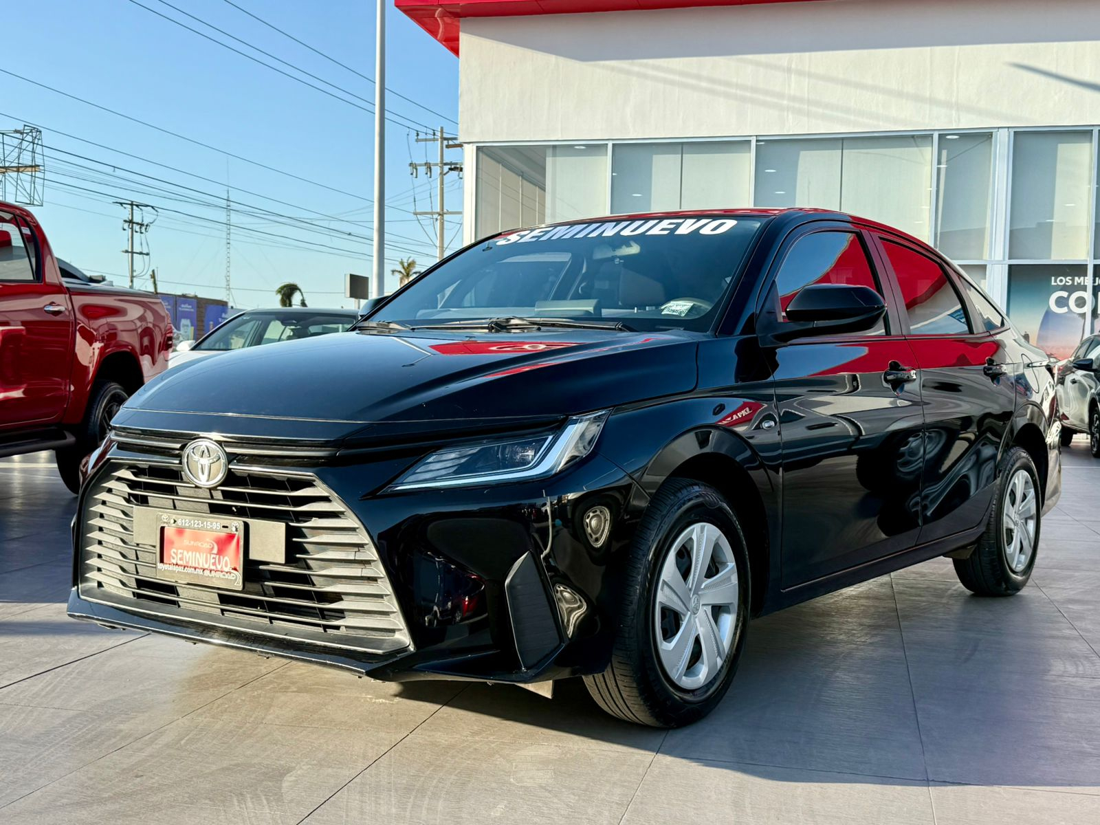 Toyota YARIS Lateral derecho 2