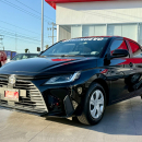 Toyota YARIS Lateral derecho 2
