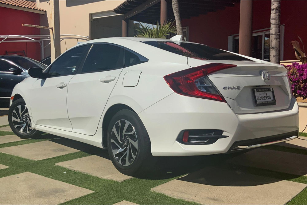 Honda CIVIC Atrás 4