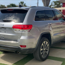Jeep GRAND CHEROKEE Interior 8