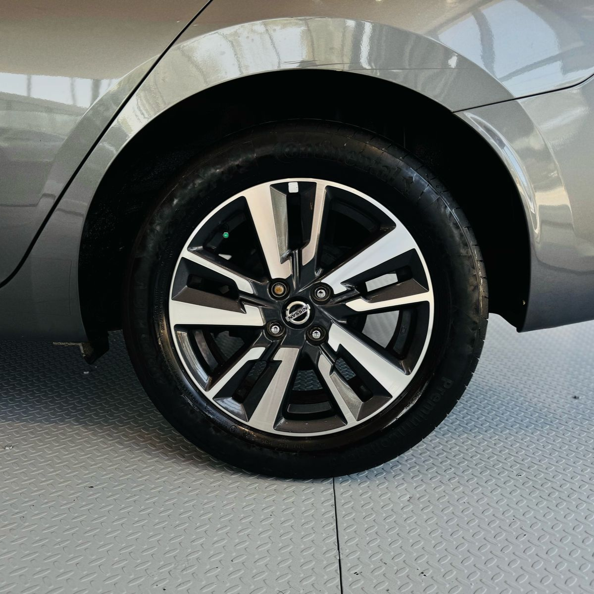 Nissan Versa 4 pts. Advance, TM5, a/ac., VE, f. niebla, RA-16 (línea anterior) 2022