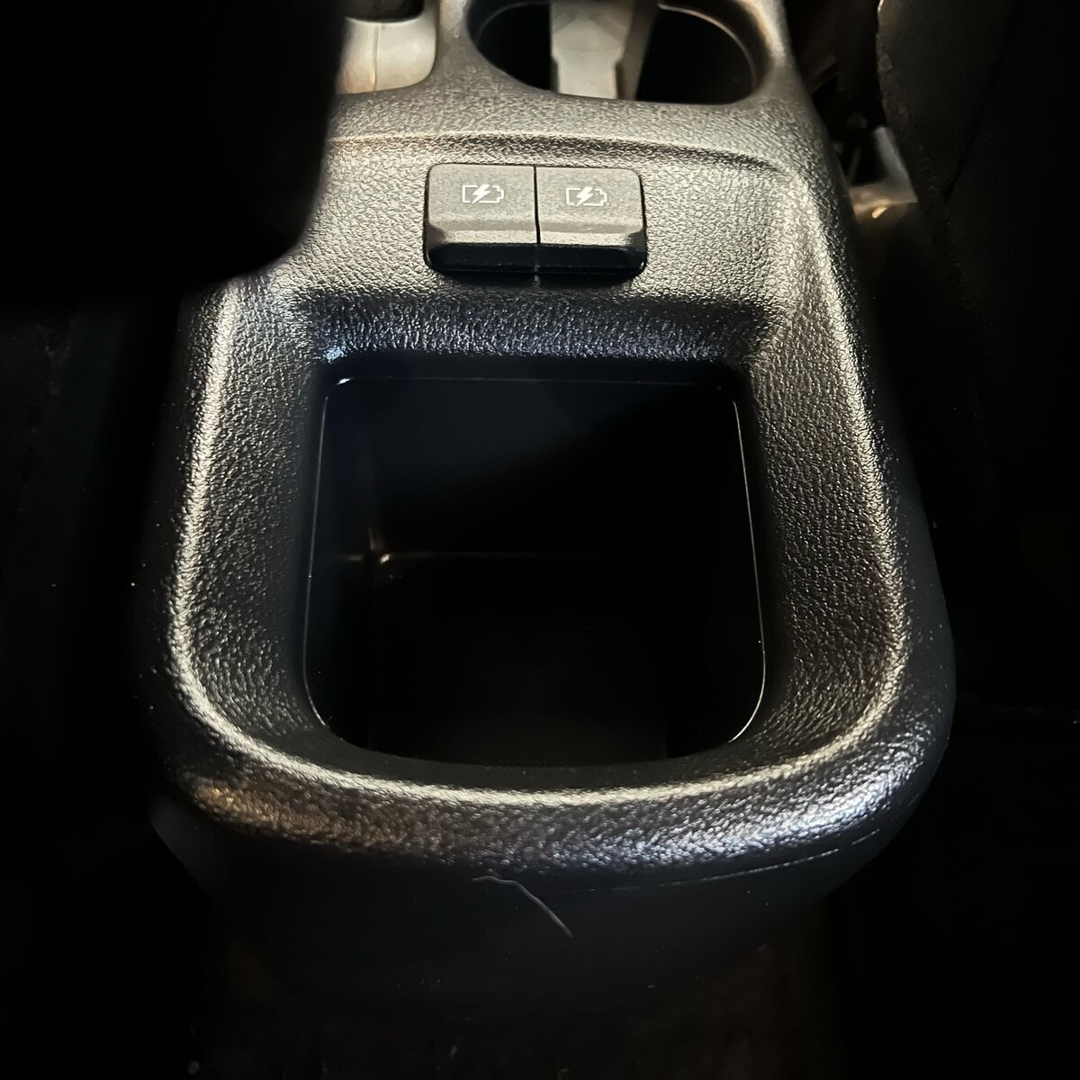 Nissan Versa 4 pts. Advance, TM5, a/ac., VE, f. niebla, RA-16 (línea anterior) 2022