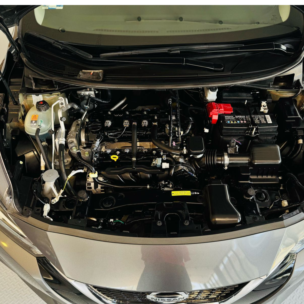 Nissan Versa 4 pts. Advance, TM5, a/ac., VE, f. niebla, RA-16 (línea anterior) 2022