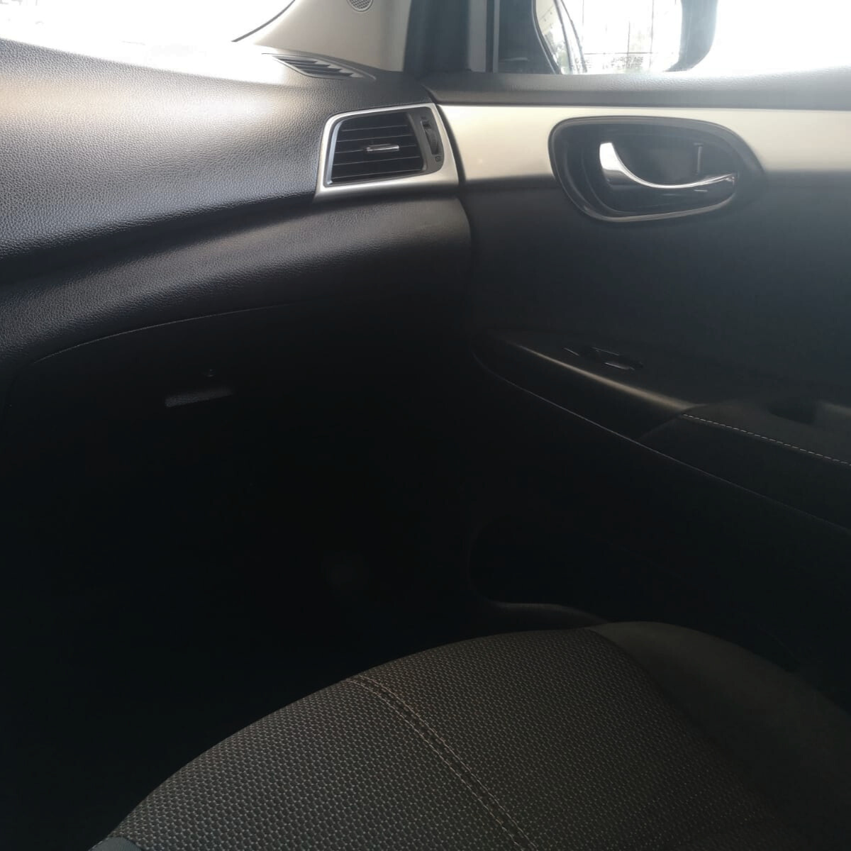 Nissan Sentra 4 pts. Sense, TM6, a/ac., RA-16 2018