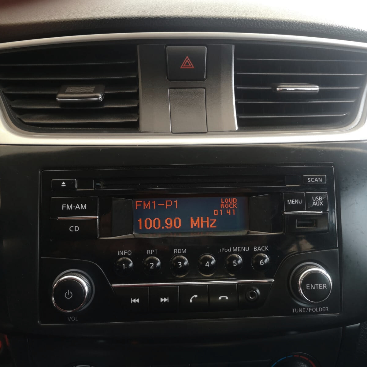 Nissan Sentra 4 pts. Sense, TM6, a/ac., RA-16 2018