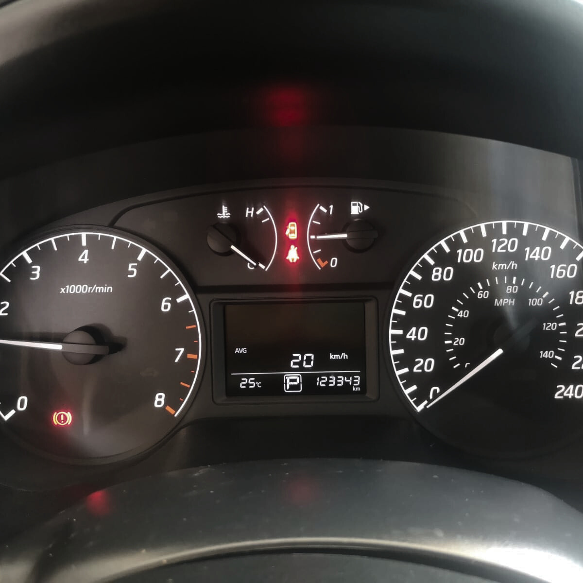 Nissan Sentra 4 pts. Sense, TM6, a/ac., RA-16 2018