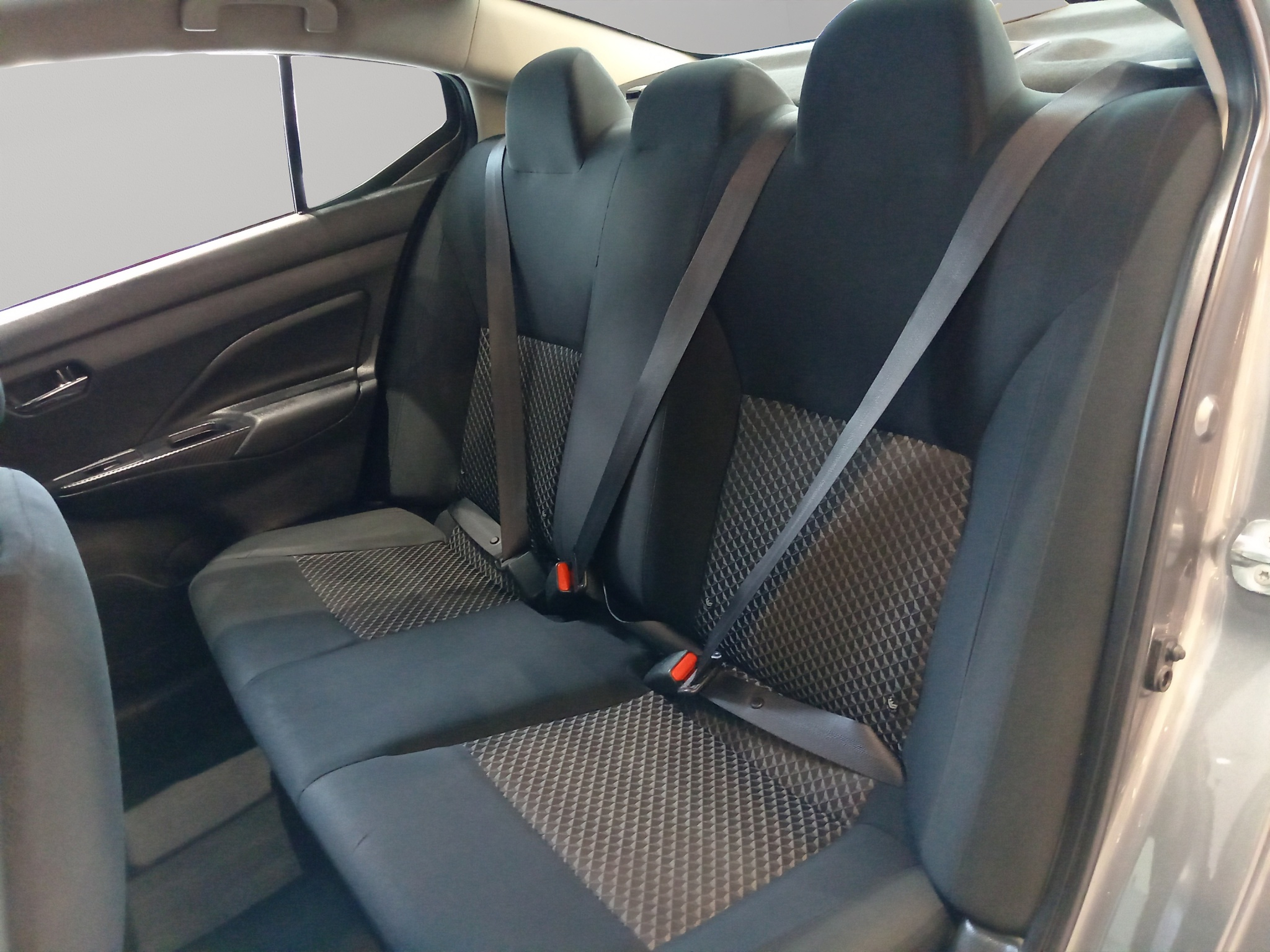 Nissan Versa 4 pts. Sense, TM5, a/ac., VE, R-15 (línea anterior) 2022