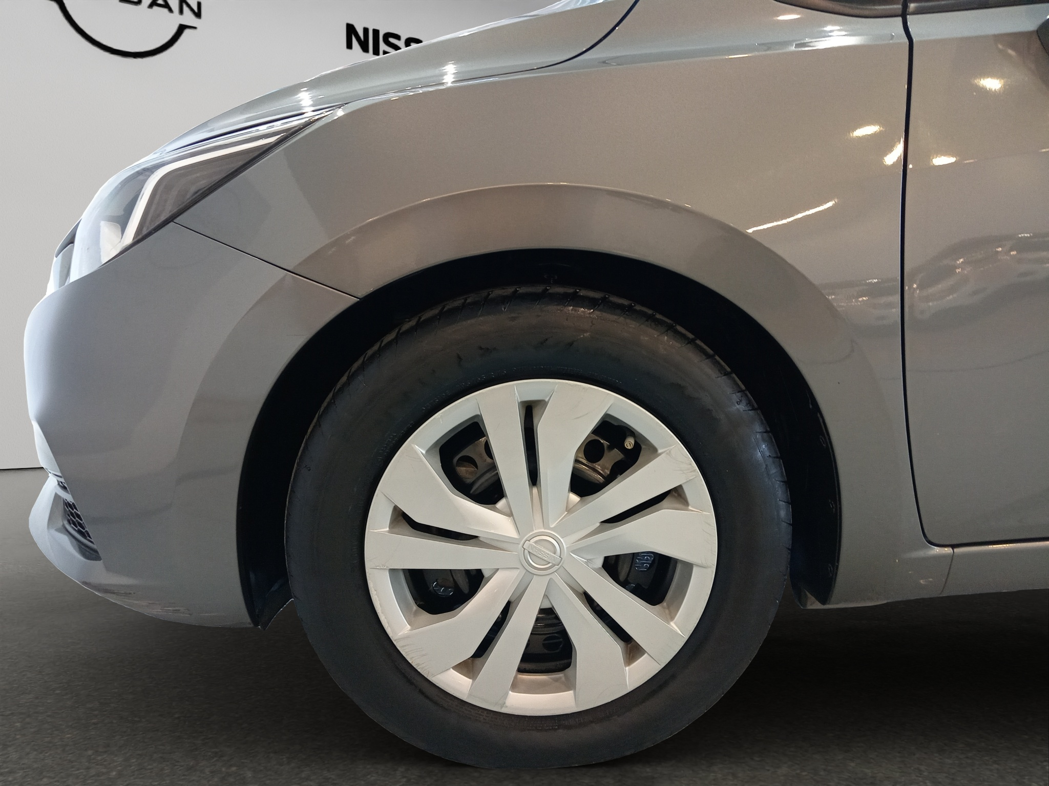 Nissan Versa 4 pts. Sense, TM5, a/ac., VE, R-15 (línea anterior) 2022