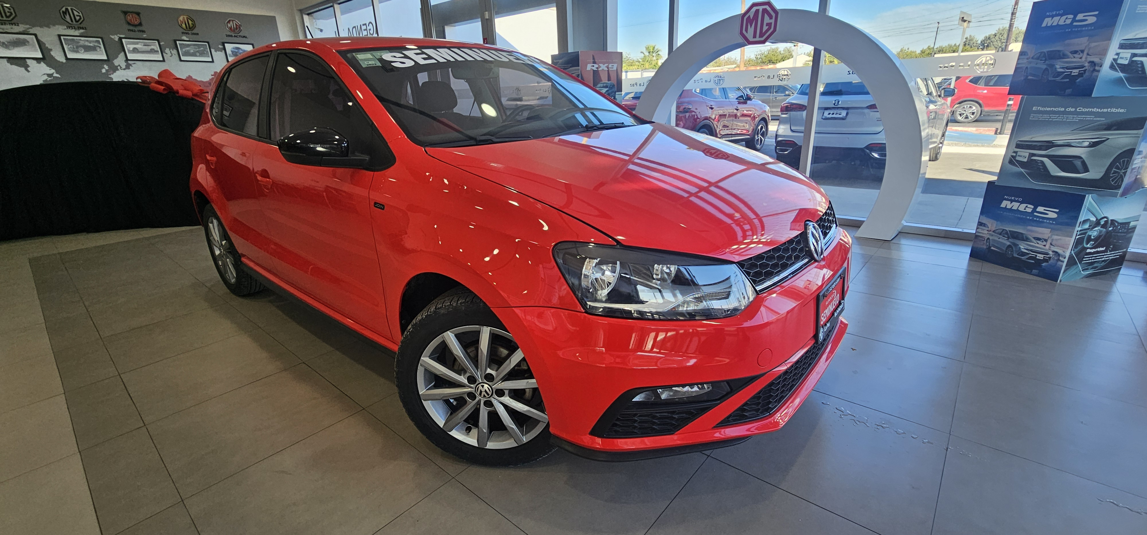 Volkswagen POLO Lateral derecho 3