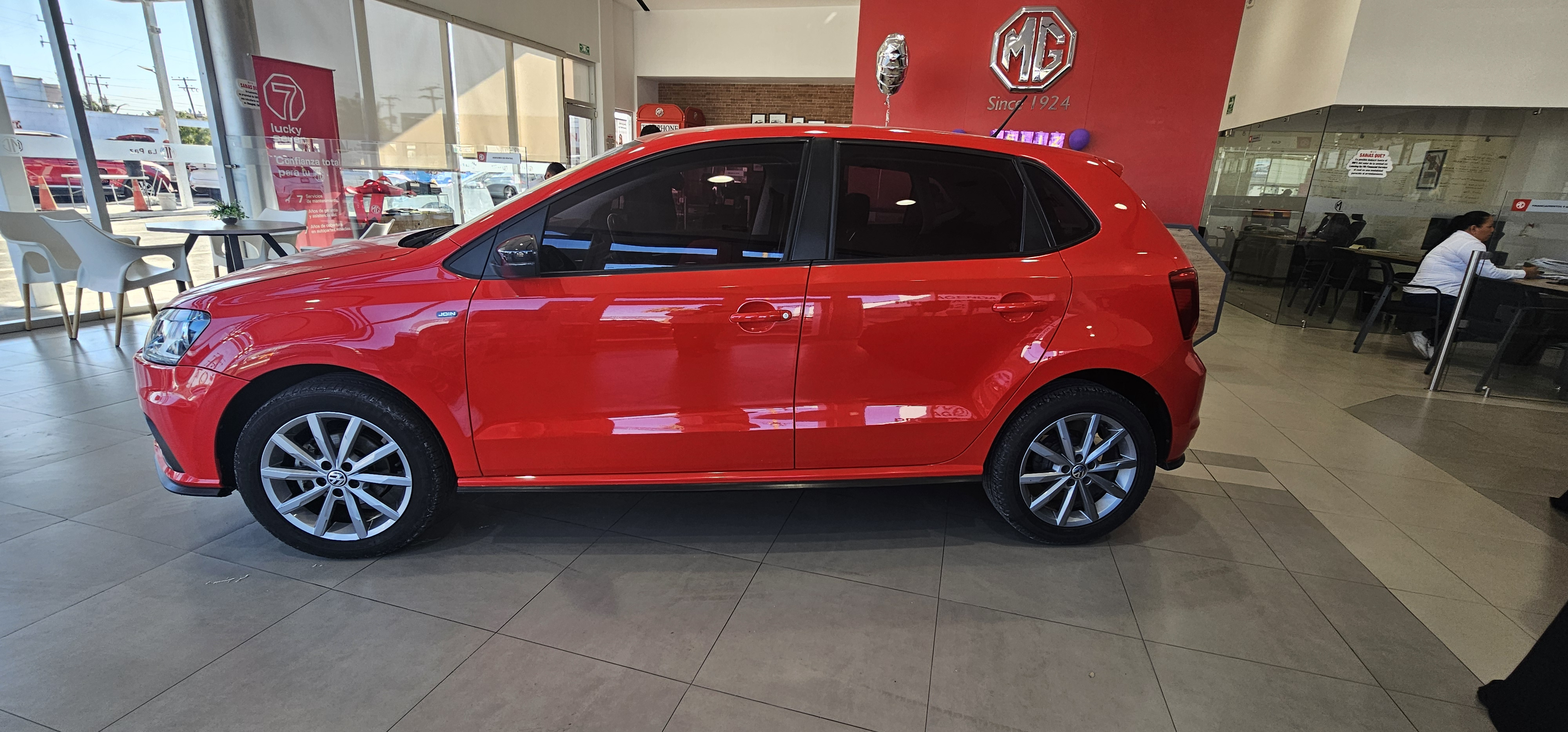 Volkswagen POLO Lateral derecho 9