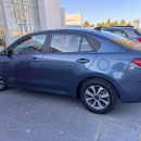 KIA Rio Atrás 3