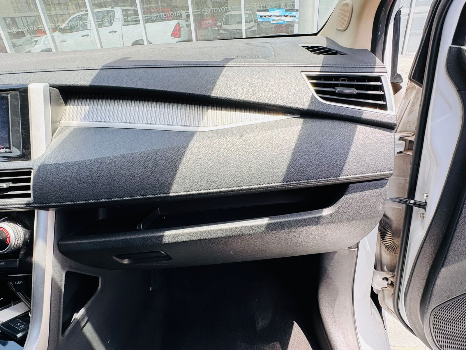 Mitsubishi XPANDER Interior 21