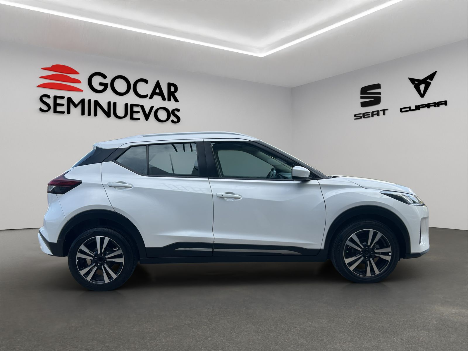 NISSAN KICKS Lateral izquierdo 3