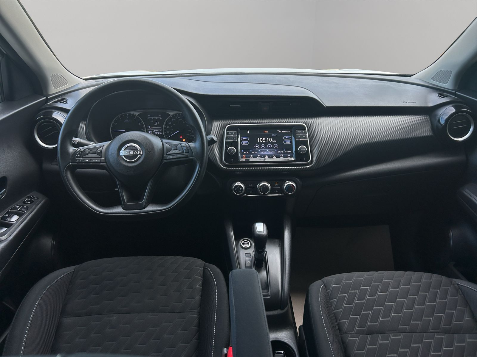 NISSAN KICKS Lateral derecho 12