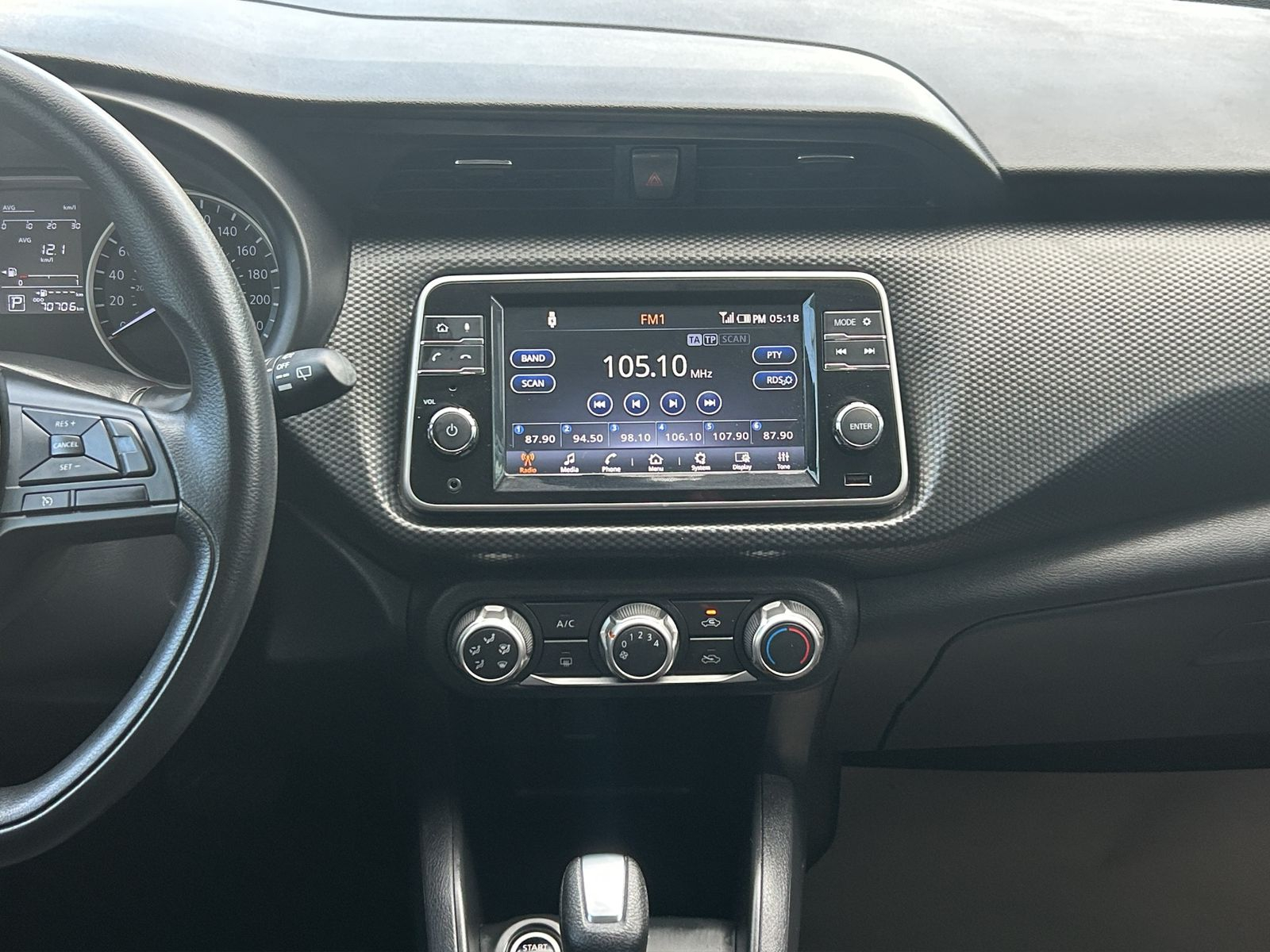 NISSAN KICKS Lateral derecho 14
