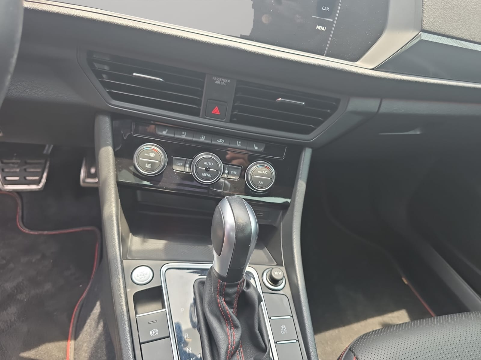 VOLKSWAGEN JETTA Atrás 13