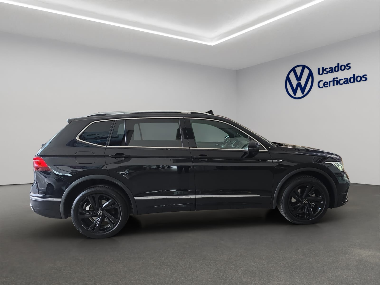 VOLKSWAGEN TIGUAN Atrás 4