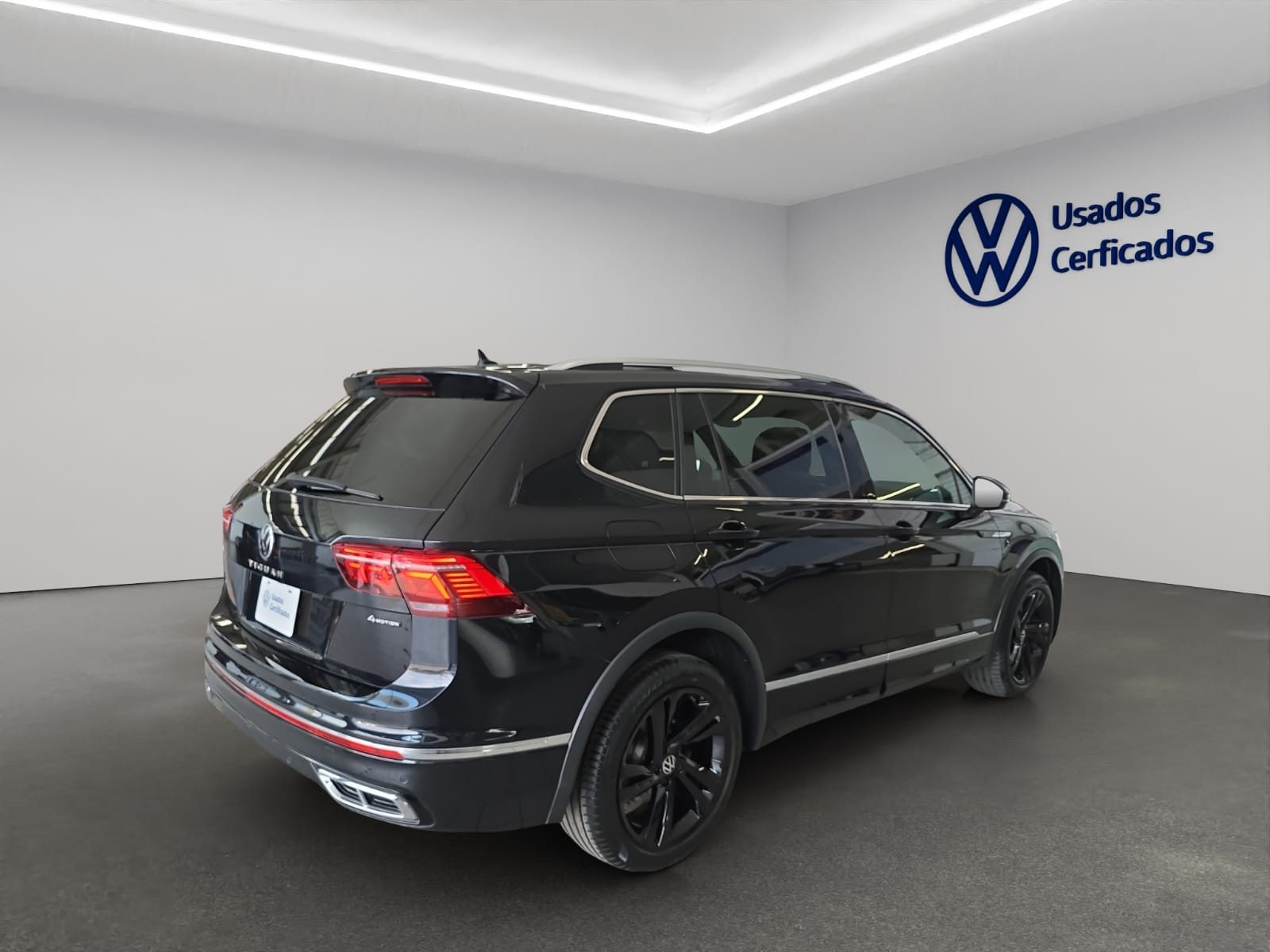VOLKSWAGEN TIGUAN Interior 15