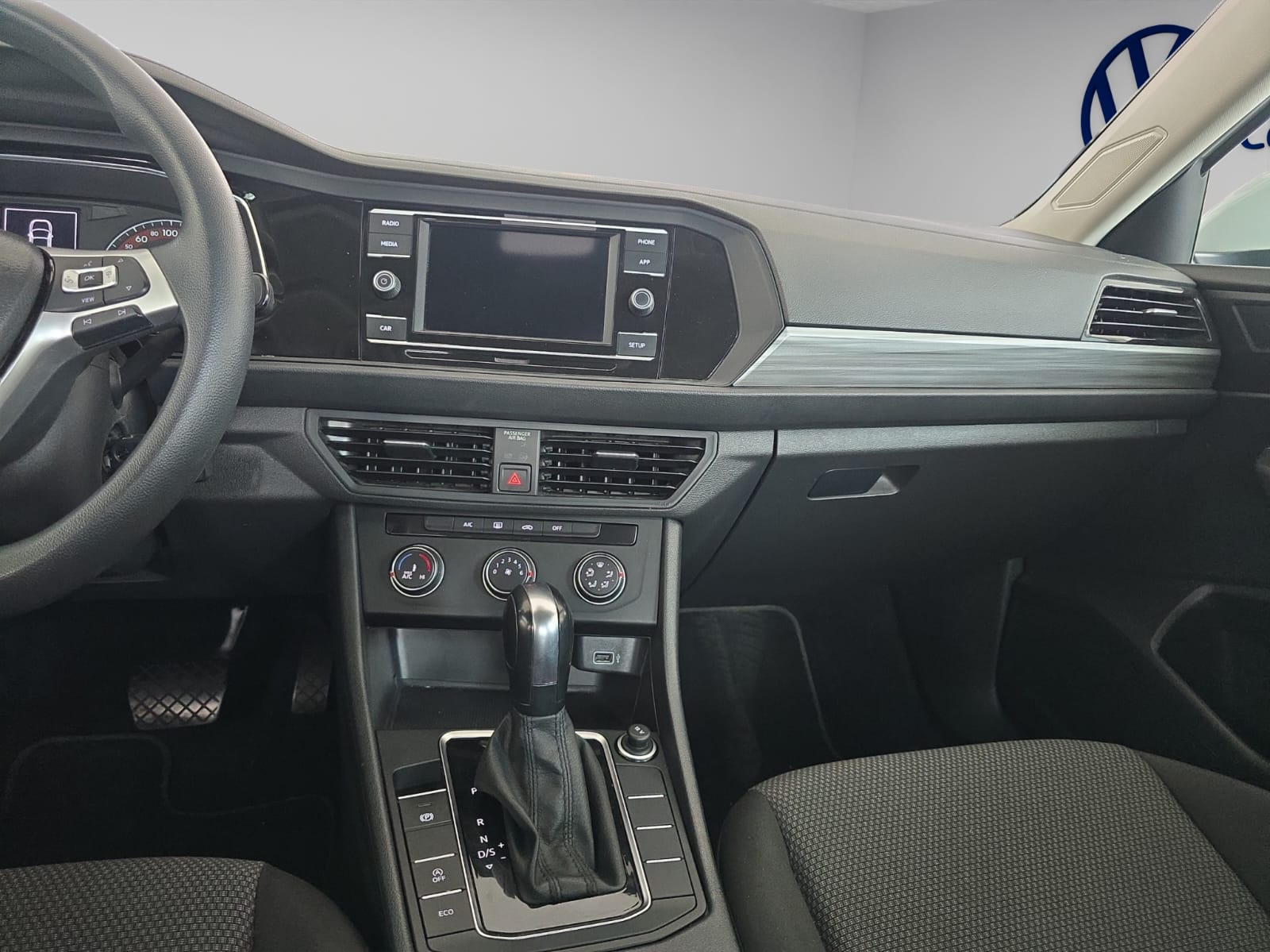 VOLKSWAGEN JETTA Interior 14
