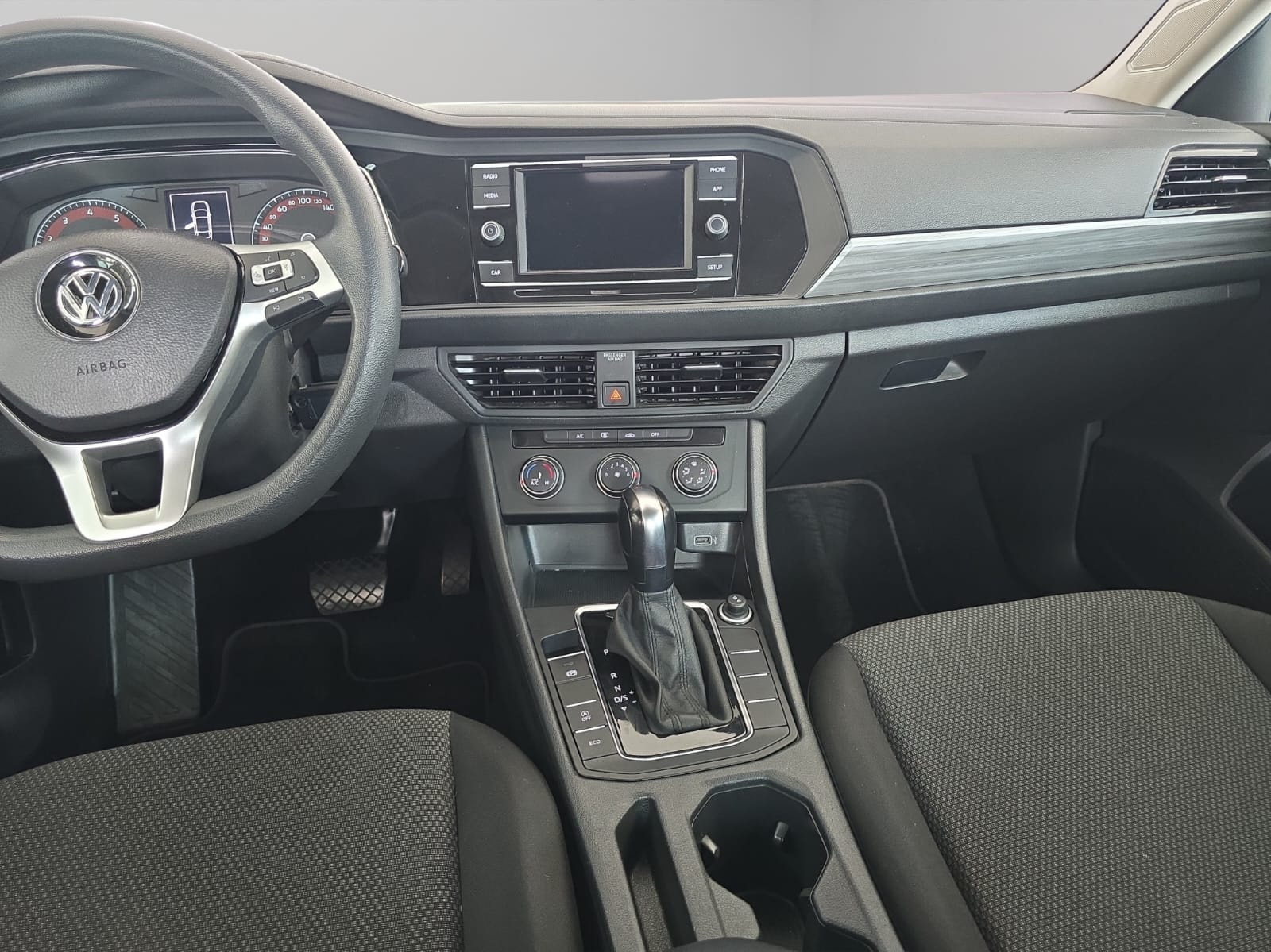 VOLKSWAGEN JETTA Interior 15