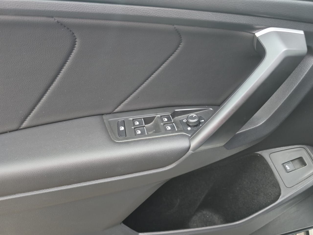 VOLKSWAGEN TIGUAN Arriba 20