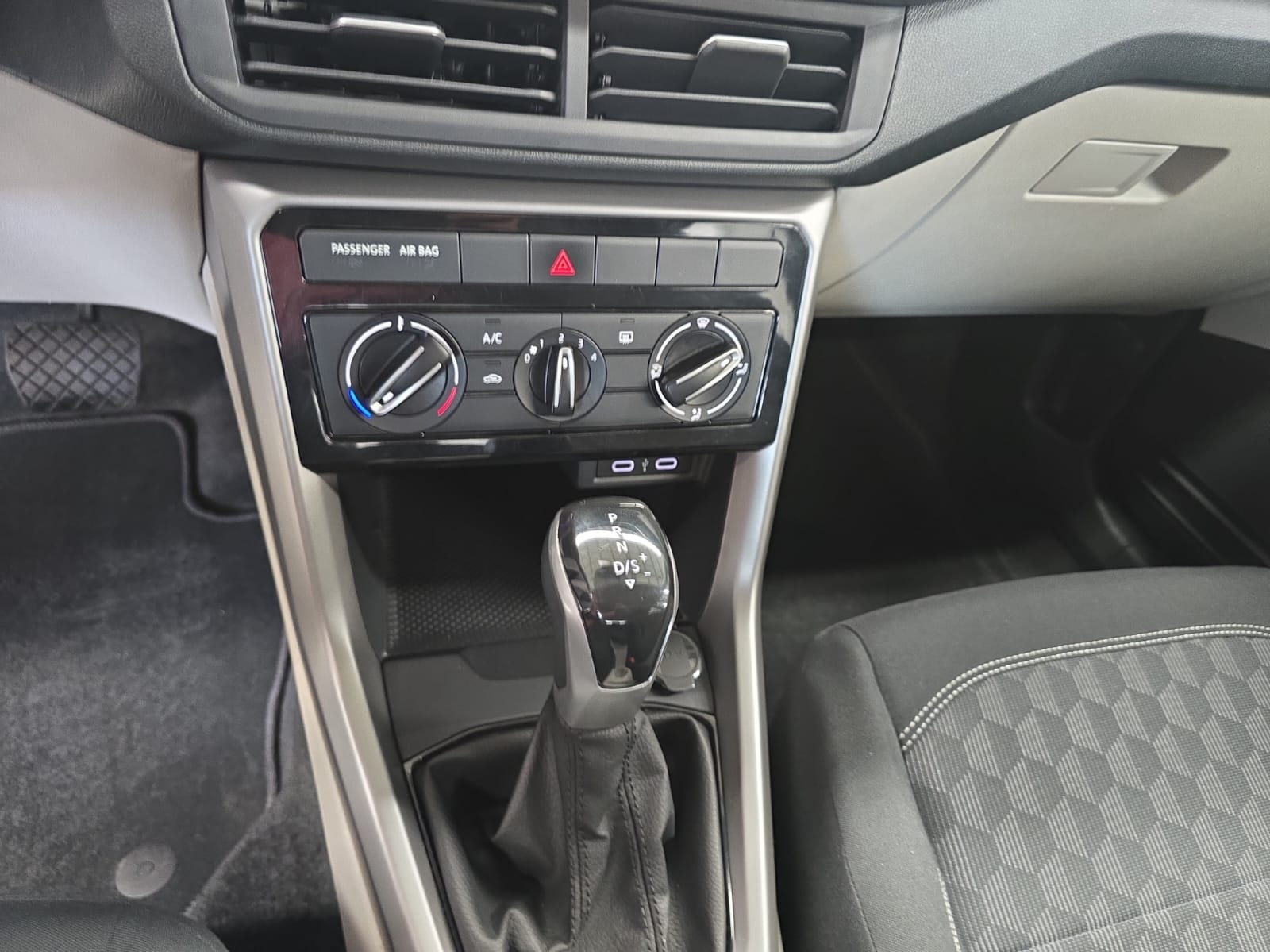 VOLKSWAGEN TAIGUN Arriba 13