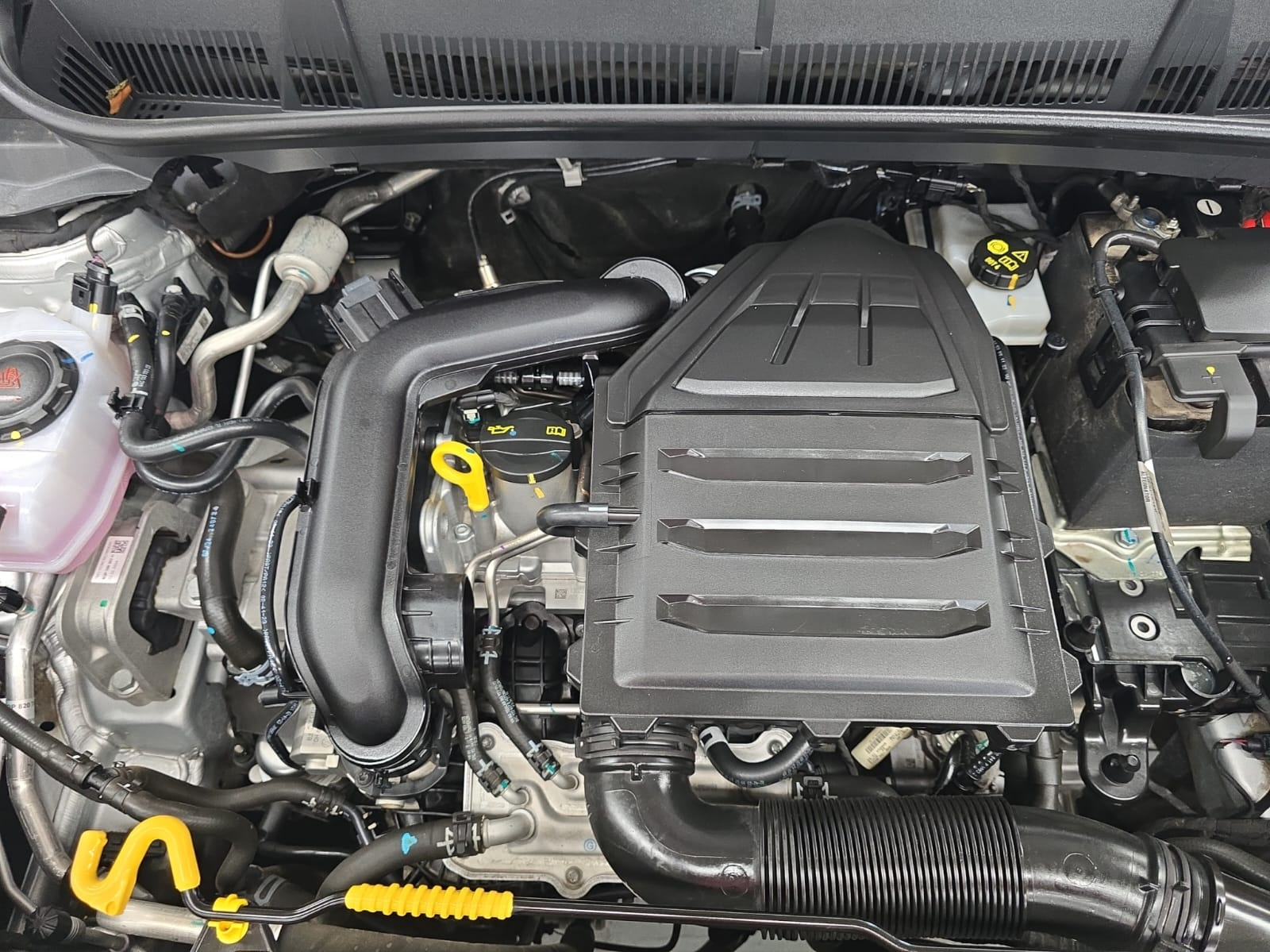 VOLKSWAGEN TAIGUN Frente 18