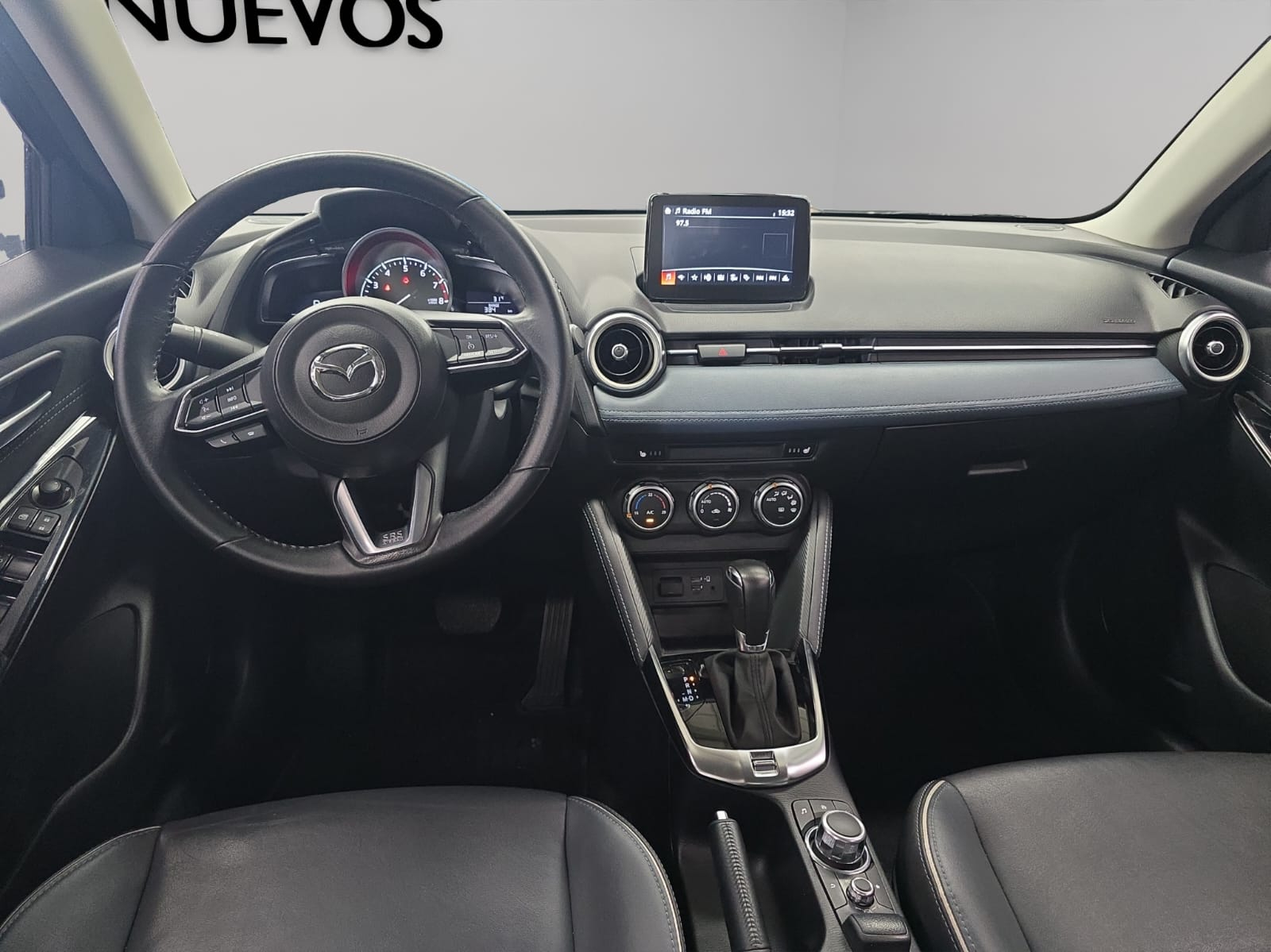 MAZDA MAZDA 2 Lateral izquierdo 17