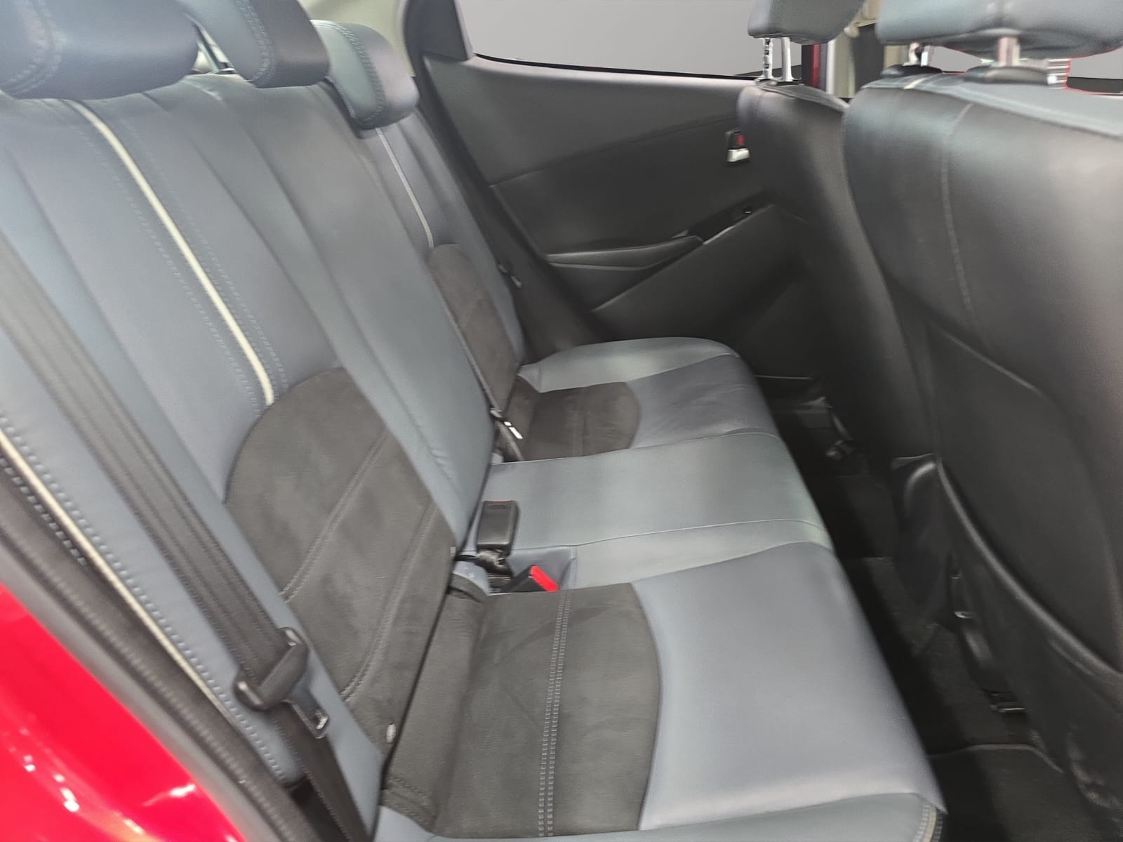 MAZDA MAZDA 2 Asientos 27