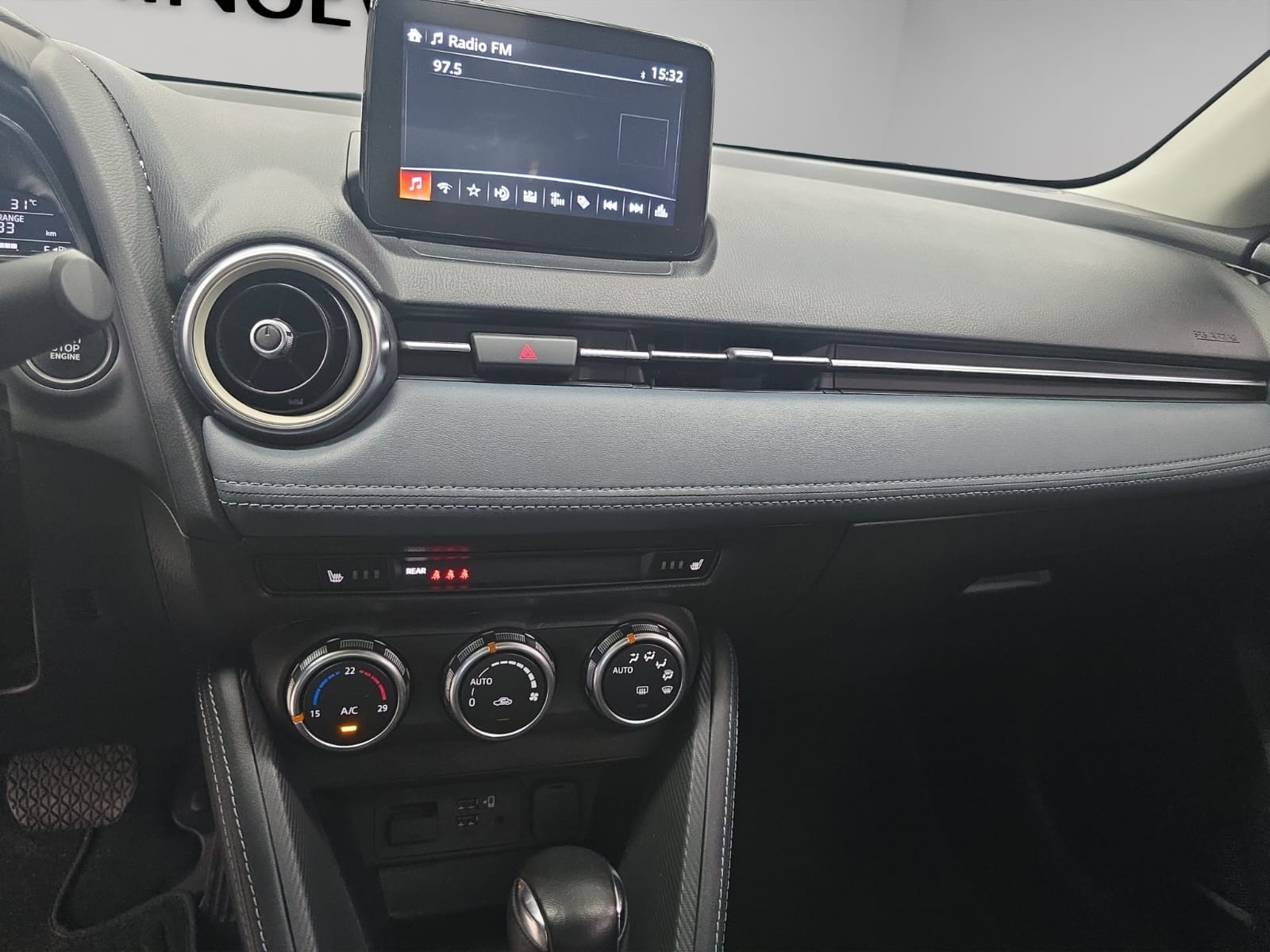 MAZDA MAZDA 2 Interior 31