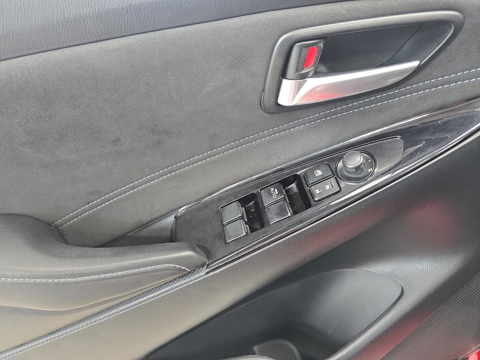 MAZDA MAZDA 2 Interior 33