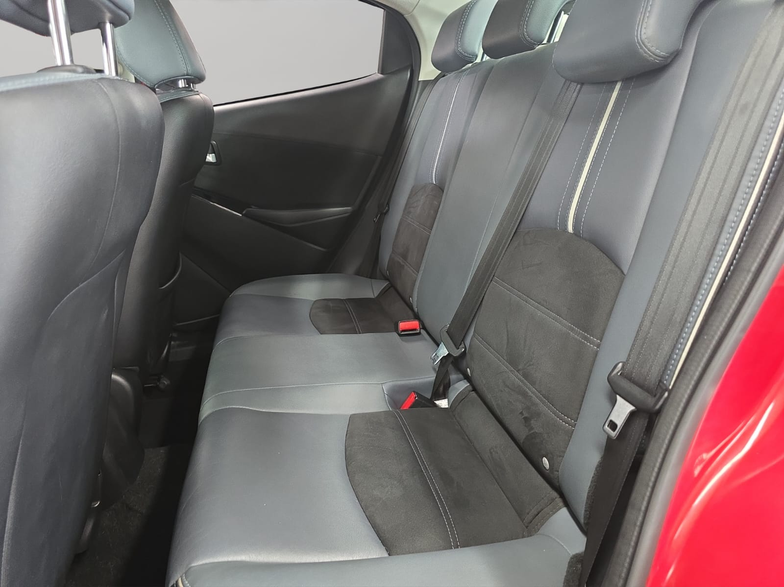 MAZDA MAZDA 2 Asientos 35