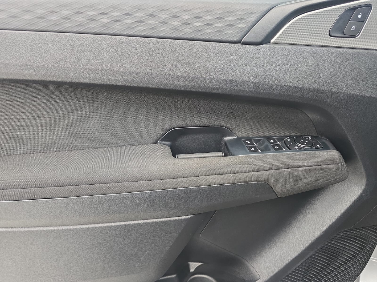 VOLKSWAGEN AMAROK Lateral izquierdo 18