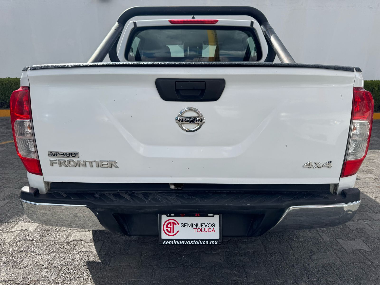 Nissan Comerciales NP300 Lateral derecho 5