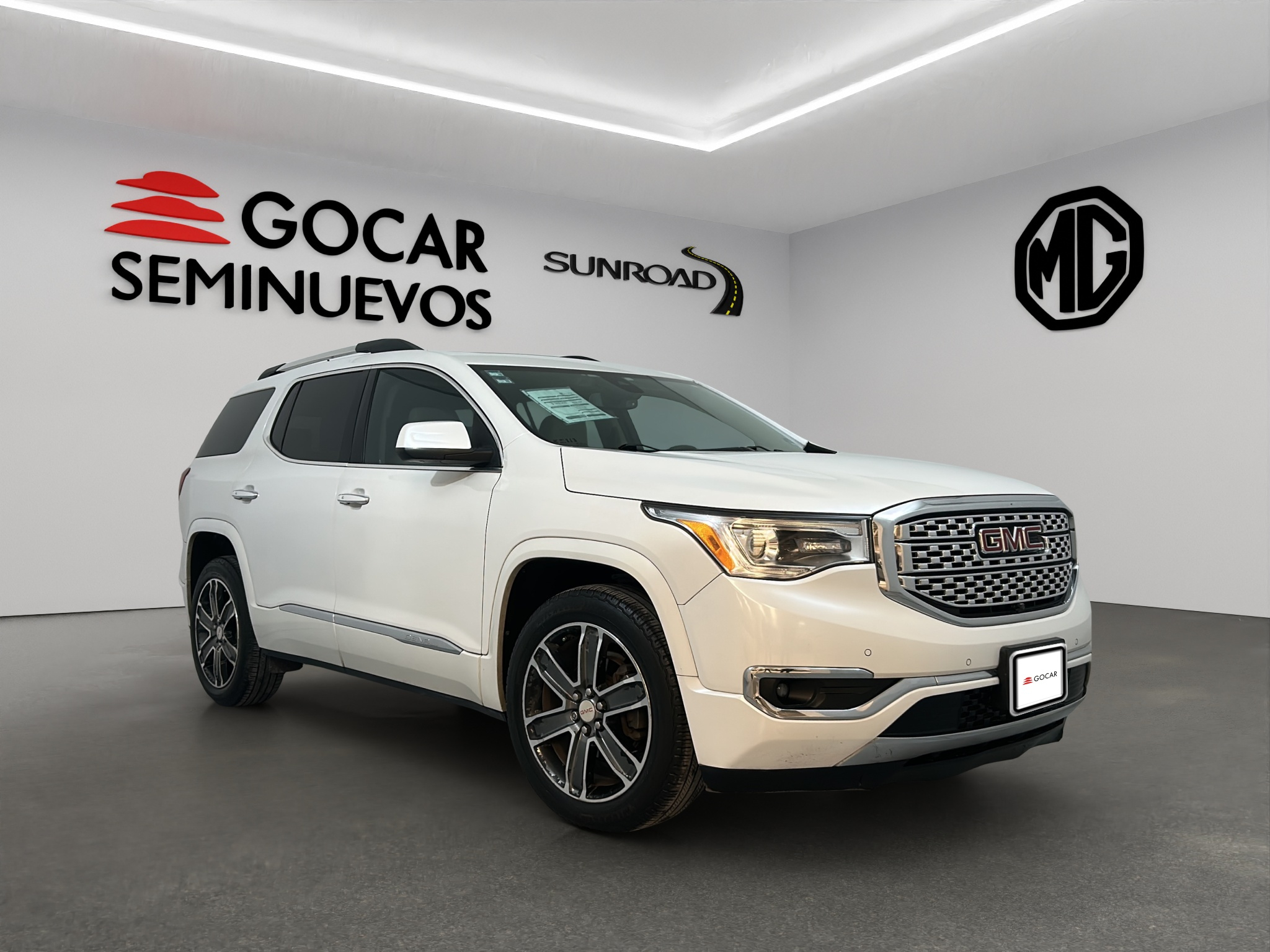 GMC Acadia VUD 5 pts. Denali, TA, piel, f. xenón, 7 pas., RA-20 crom., 4x4 (línea nueva) - GocarCredit