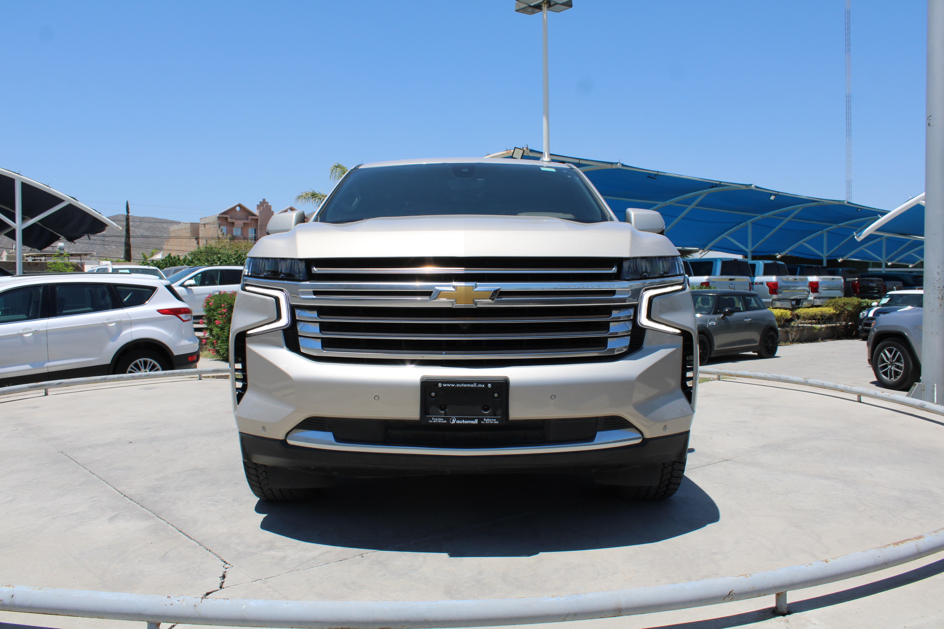 Chevrolet Suburban VUD Asientos 2