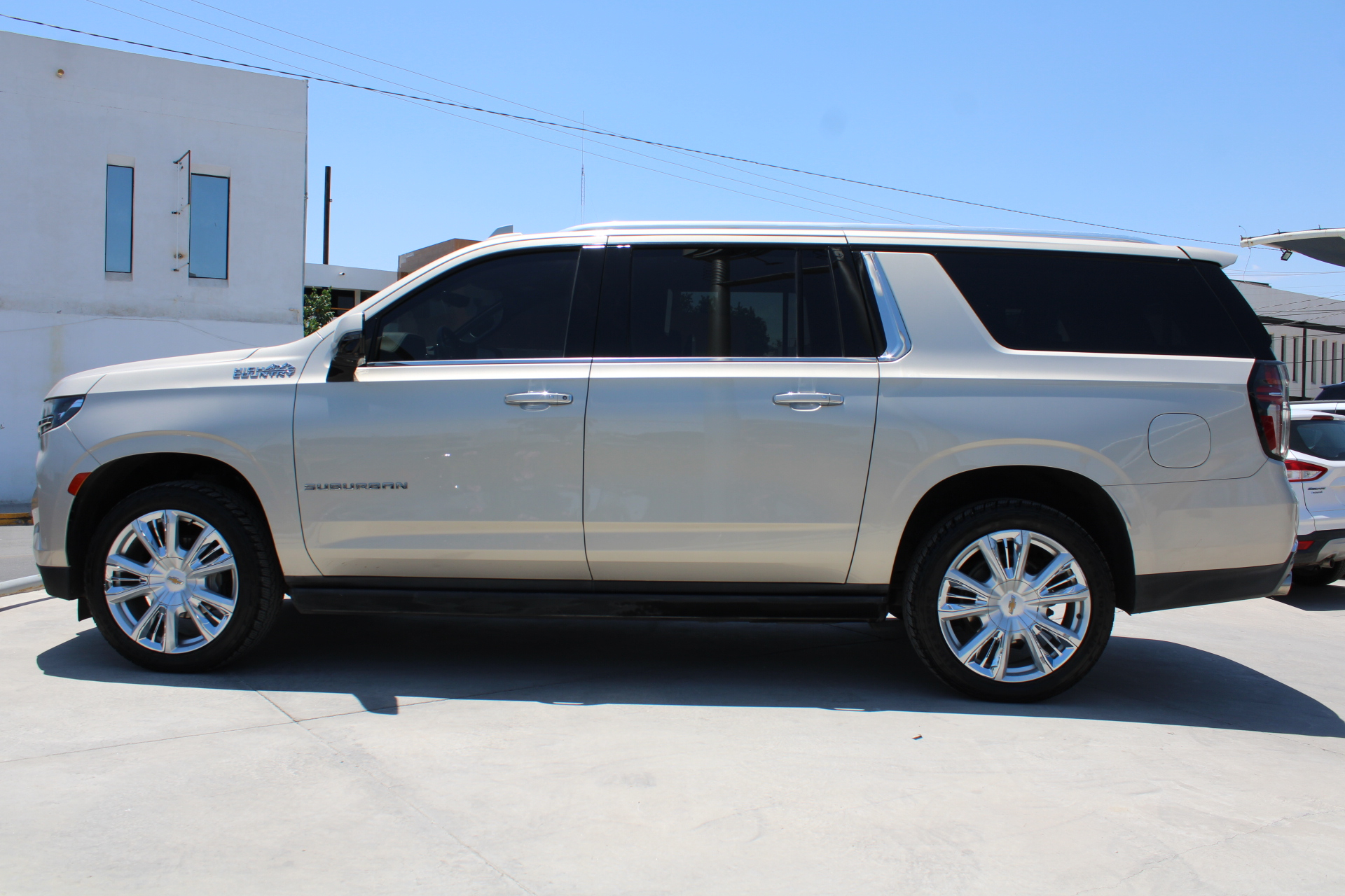 Chevrolet Suburban VUD Frente 7