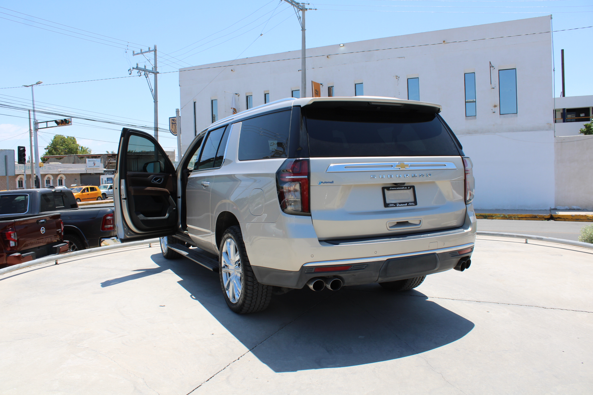 Chevrolet Suburban VUD Llantas 8