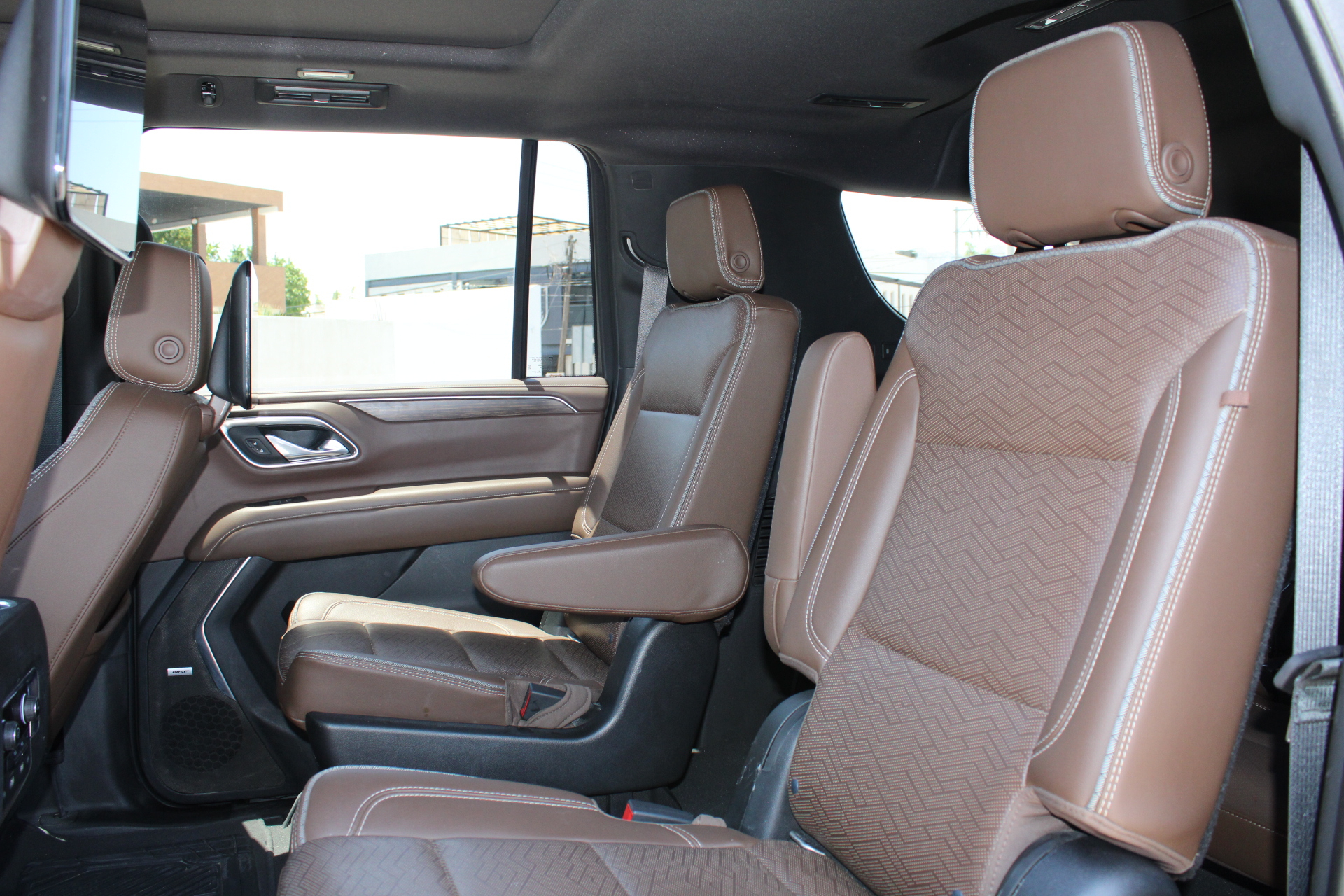 Chevrolet Suburban VUD Atrás 12