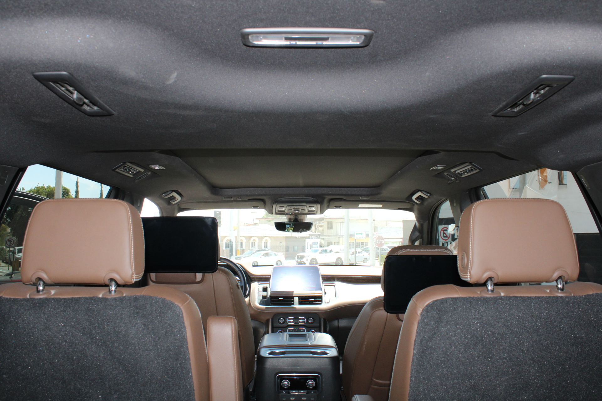 Chevrolet Suburban VUD Asientos 13