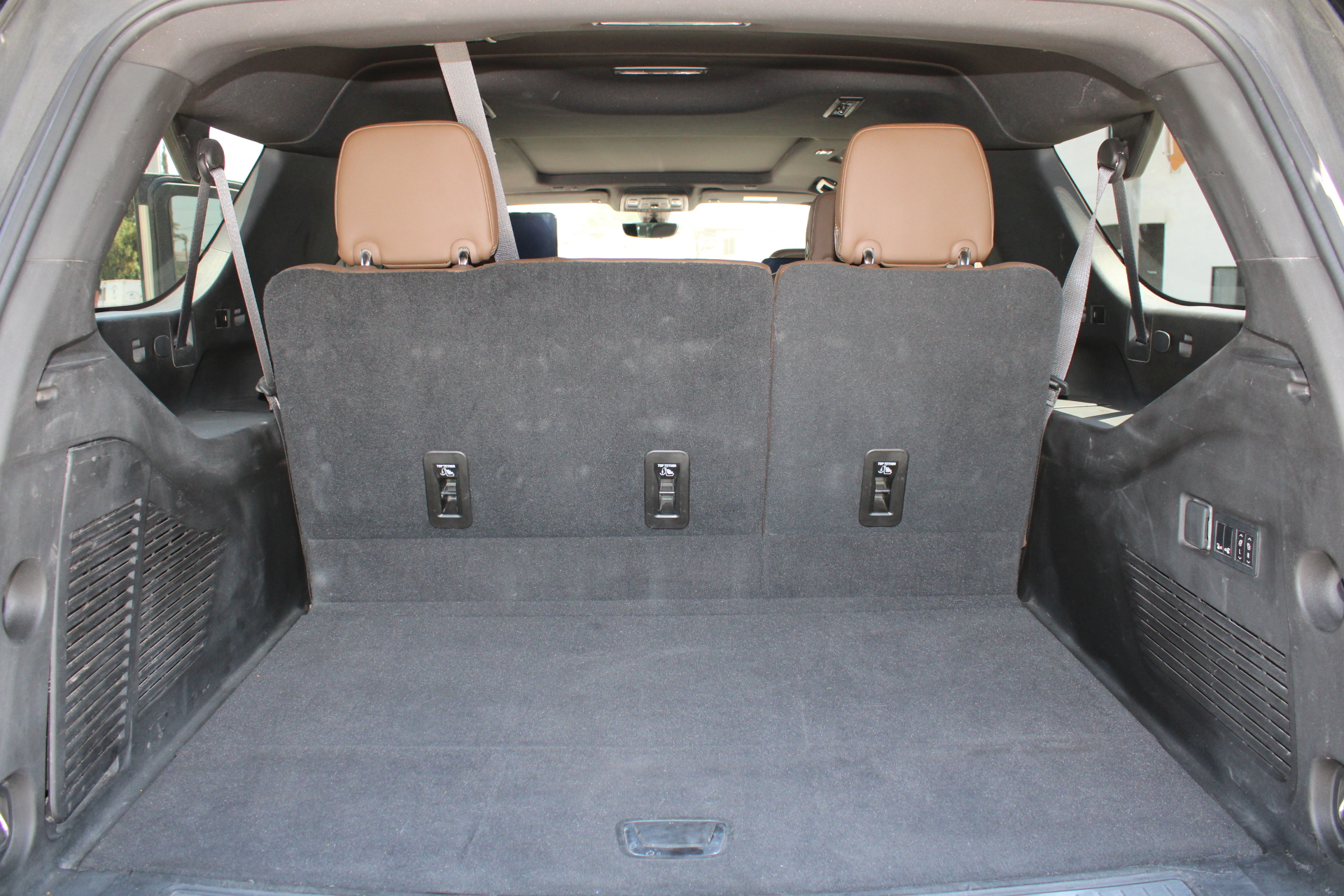 Chevrolet Suburban VUD Asientos 15