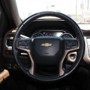 Chevrolet Suburban VUD Arriba 17