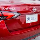 NISSAN VERSA Lateral derecho 4