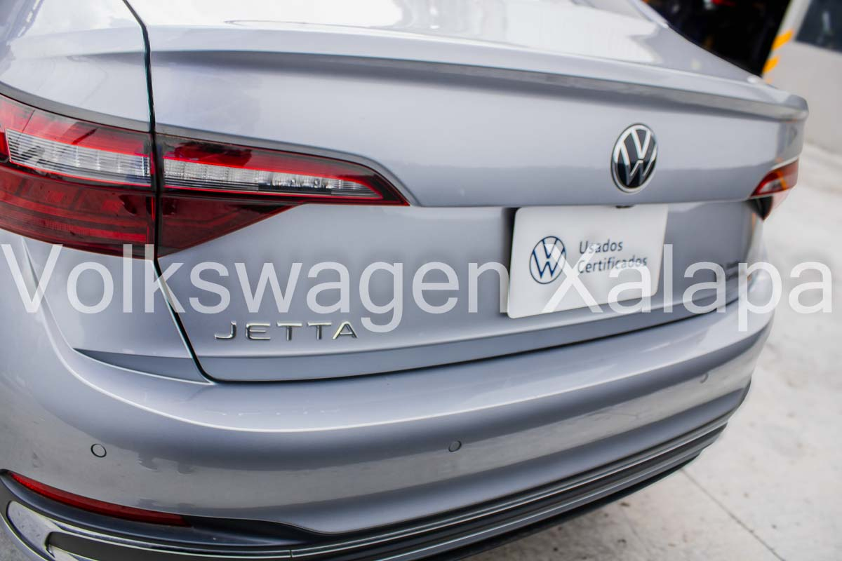 VOLKSWAGEN JETTA Lateral izquierdo 5