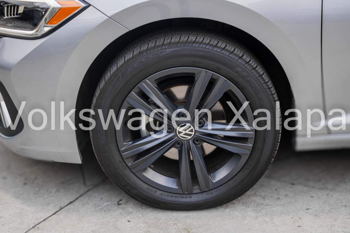 VOLKSWAGEN JETTA Lateral izquierdo 9